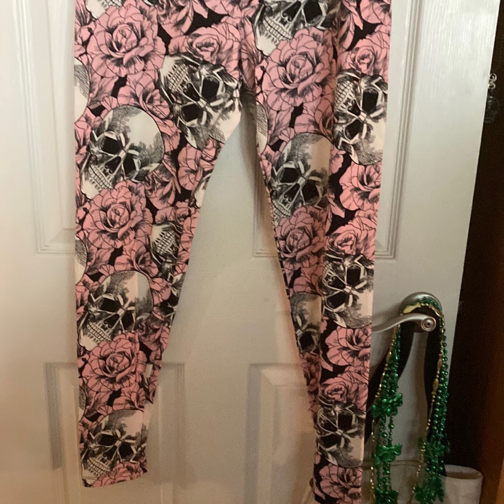 Skull and roses leggings LuLaRoe TC